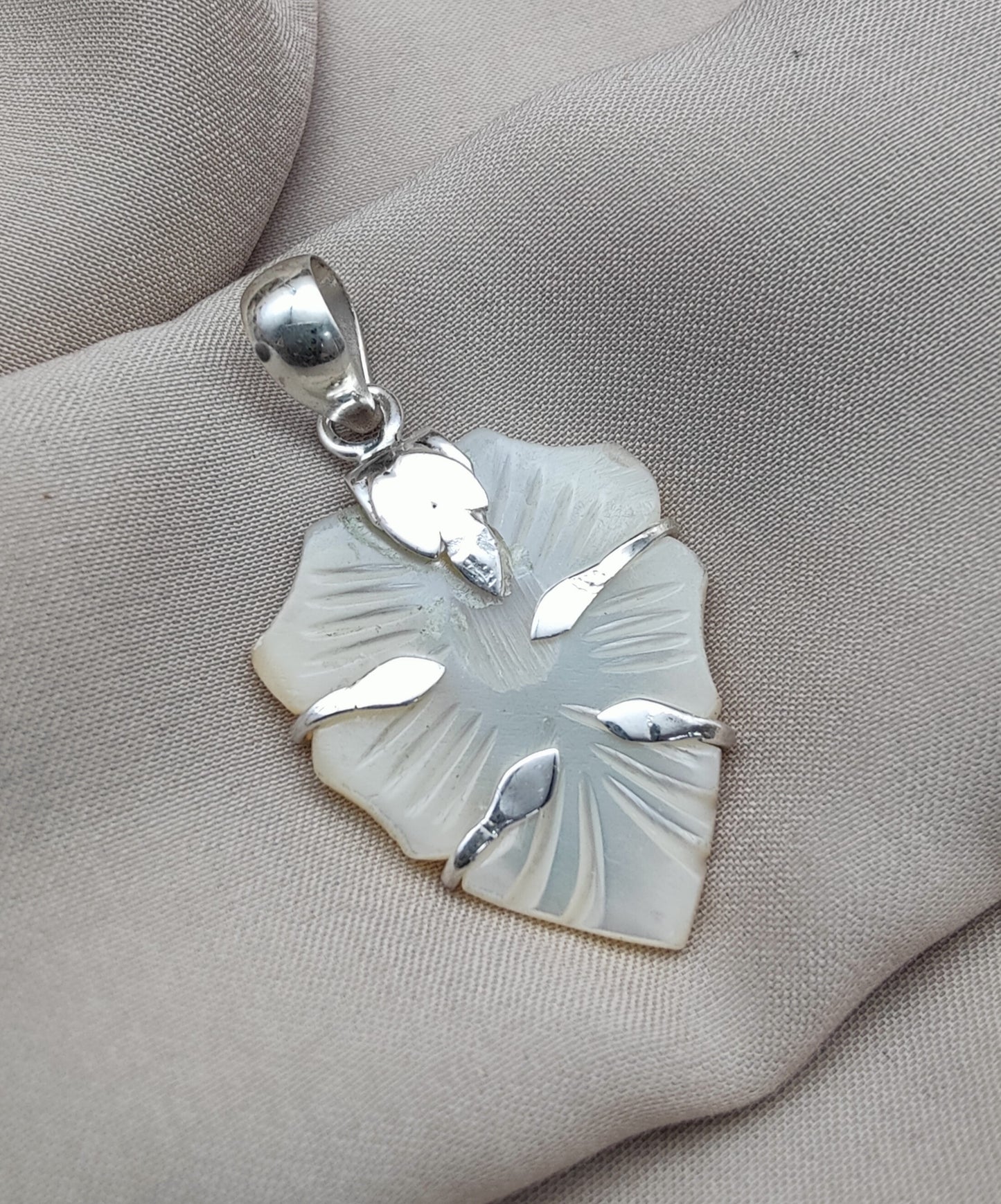 925 SOLID STERLING SILVER CARVED MOTHER OF PEARL HANDMADE PENDANT