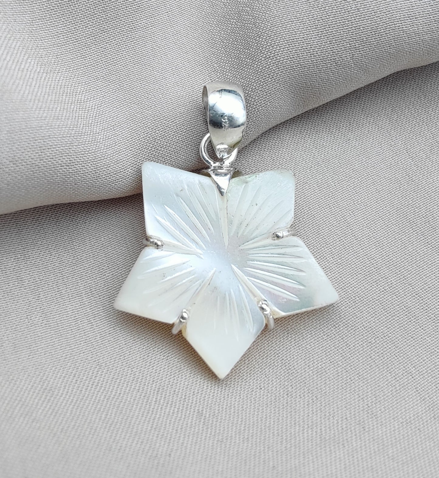 925 SOLID STERLING SILVER NATURAL MOTHER OF PEARL FLOWER SHAPE HANDMADE PENDANT