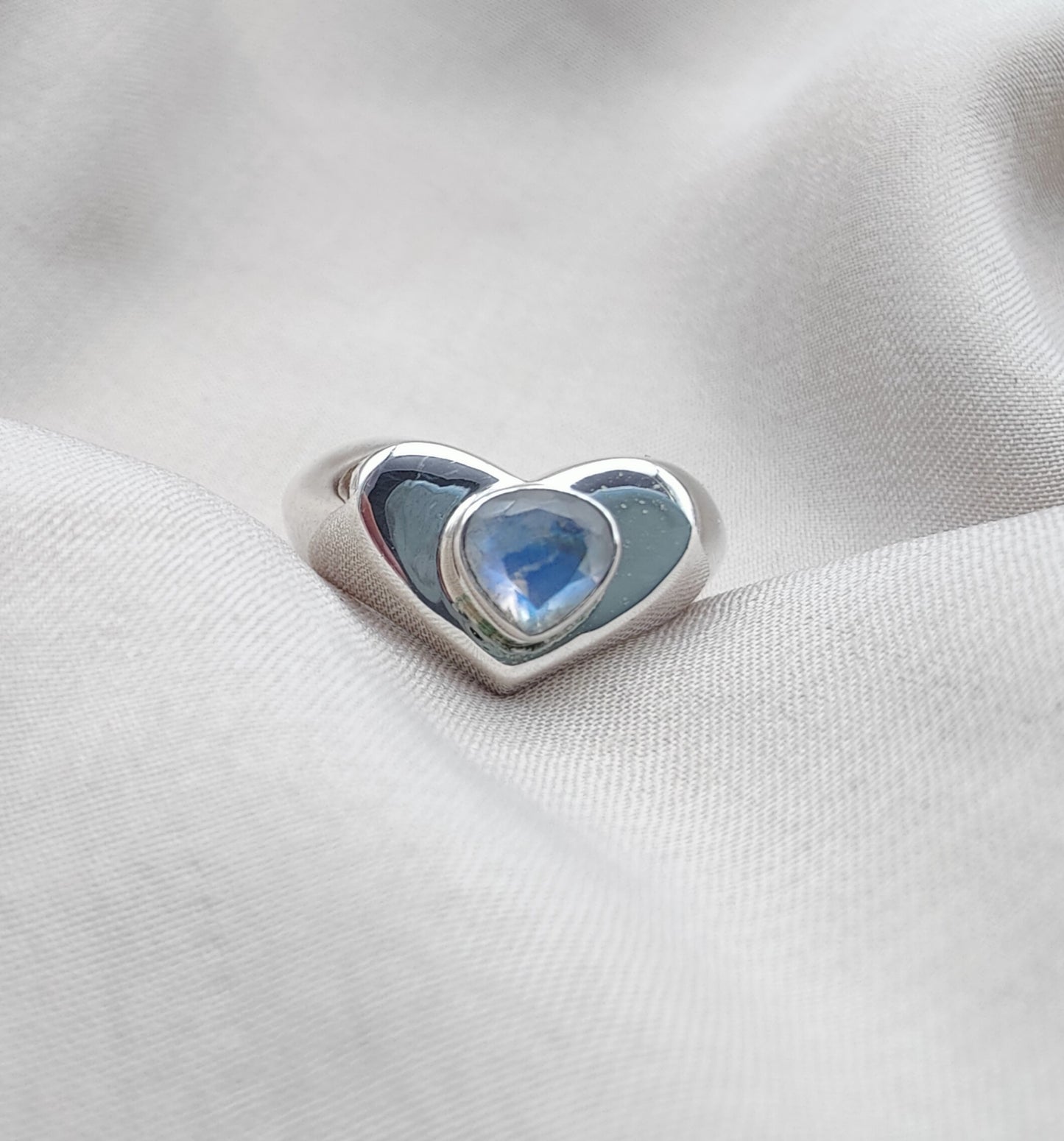 925 SOLID STERLING SILVER NATURAL RAINBOW MOONSTONE GEMSTONE HANDMADE RING HEART DESIGN , ALL SIZES AVAILABLE