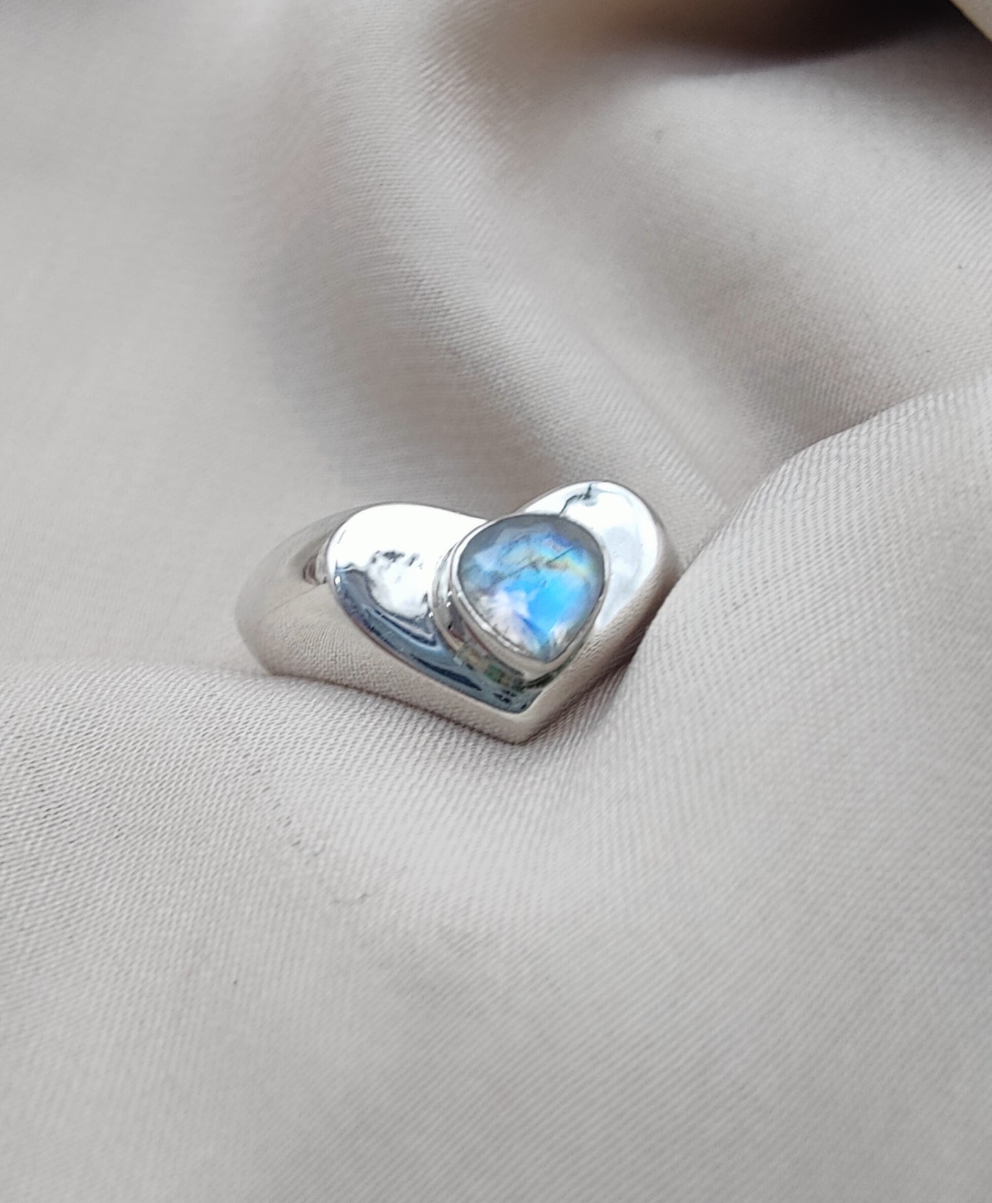 925 SOLID STERLING SILVER NATURAL RAINBOW MOONSTONE GEMSTONE HANDMADE RING HEART DESIGN , ALL SIZES AVAILABLE