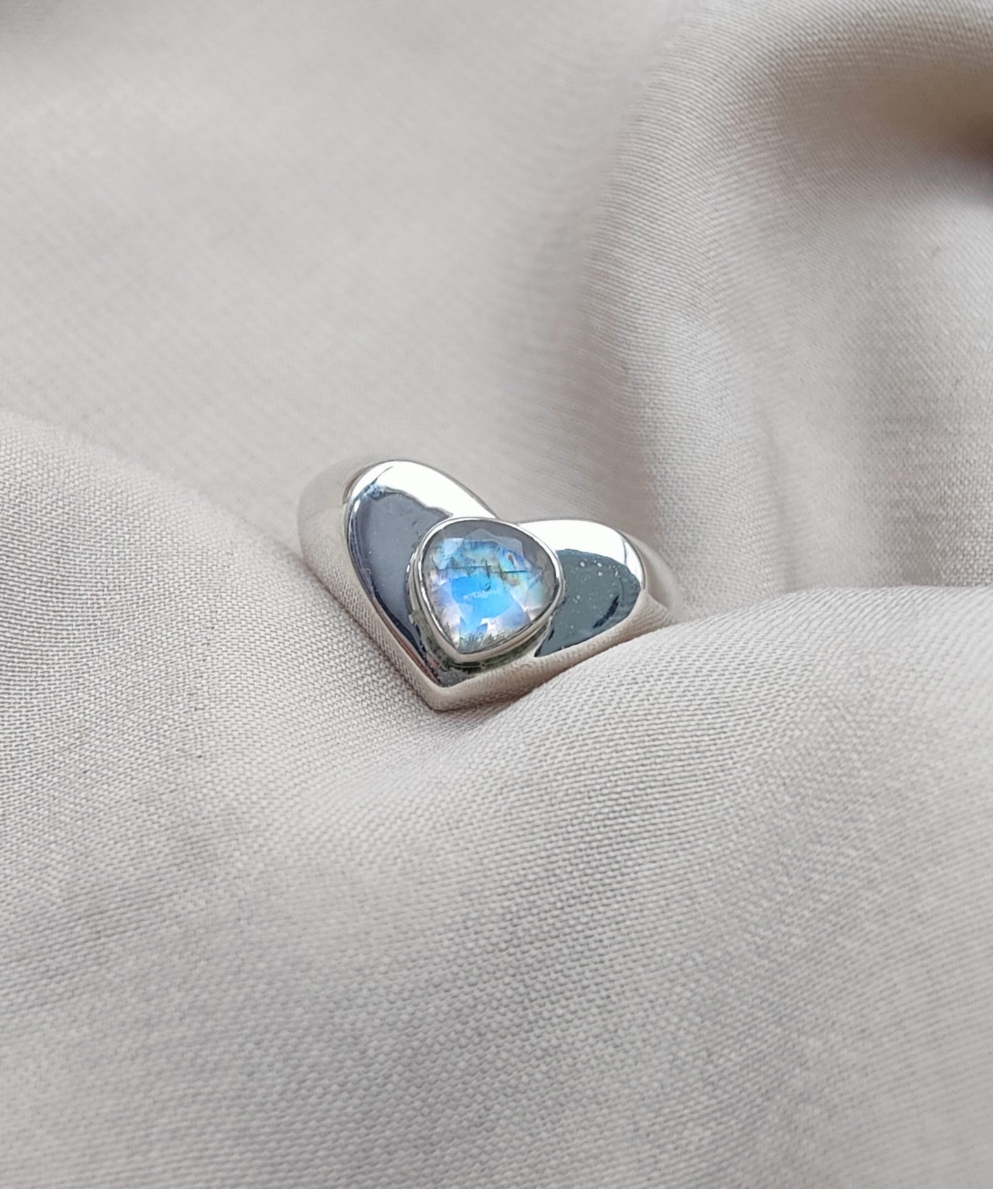 925 SOLID STERLING SILVER NATURAL RAINBOW MOONSTONE GEMSTONE HANDMADE RING HEART DESIGN , ALL SIZES AVAILABLE