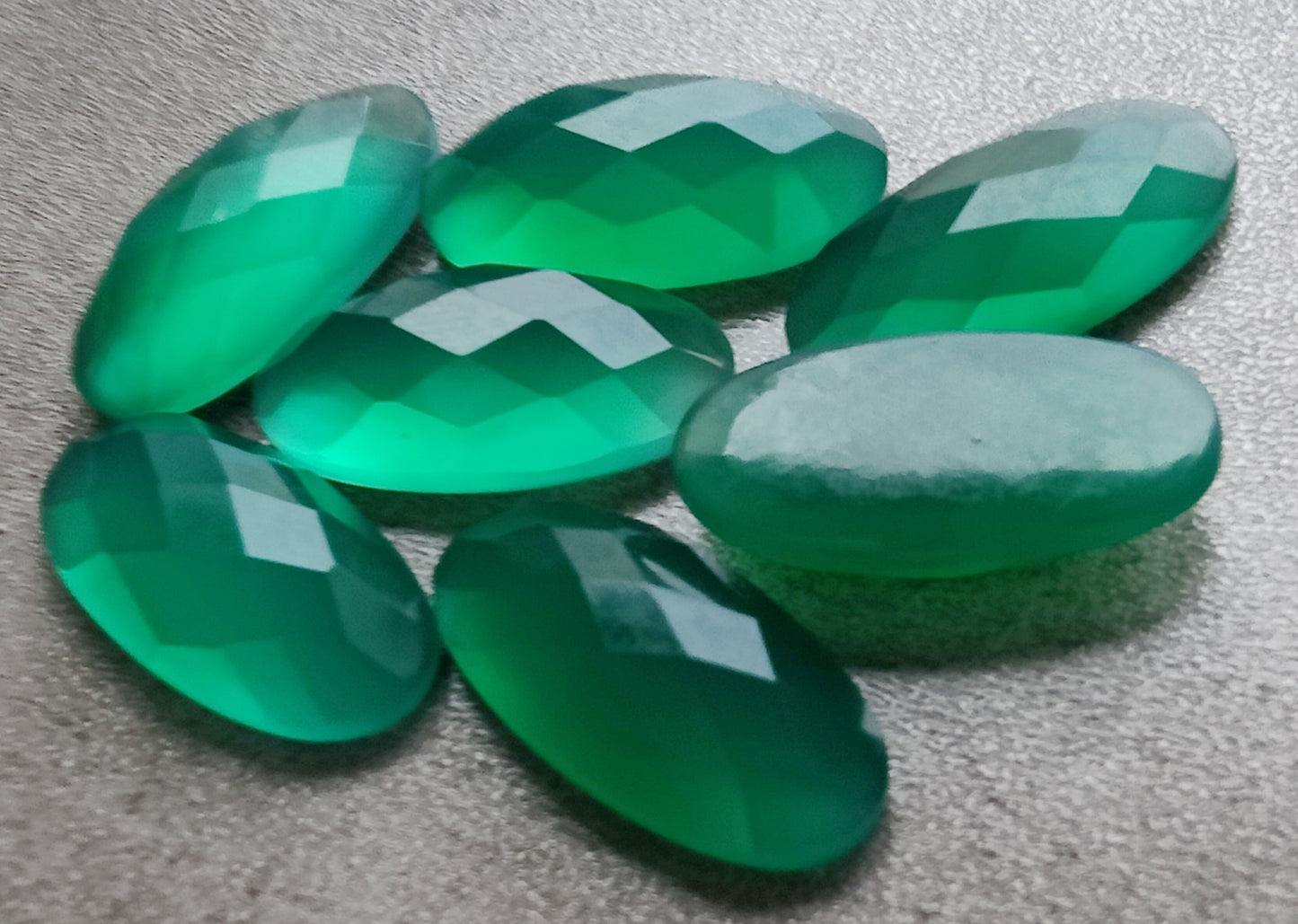 NATURAL GREEN ONYX CHECKER CUT FLAT BACK BIG OVAL SHAPE CALIBRATED GEMSTONES, ALL SIZES AVAILABLE
