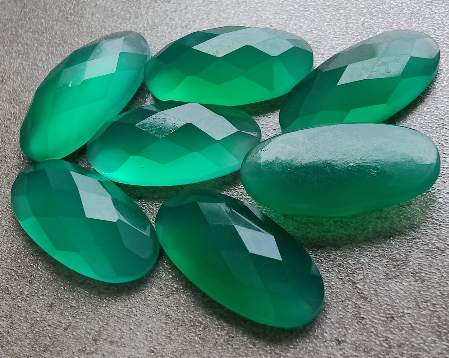NATURAL GREEN ONYX CHECKER CUT FLAT BACK BIG OVAL SHAPE CALIBRATED GEMSTONES, ALL SIZES AVAILABLE