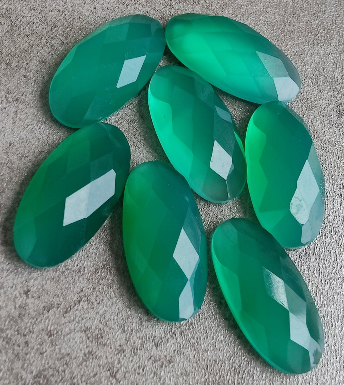 NATURAL GREEN ONYX CHECKER CUT FLAT BACK BIG OVAL SHAPE CALIBRATED GEMSTONES, ALL SIZES AVAILABLE