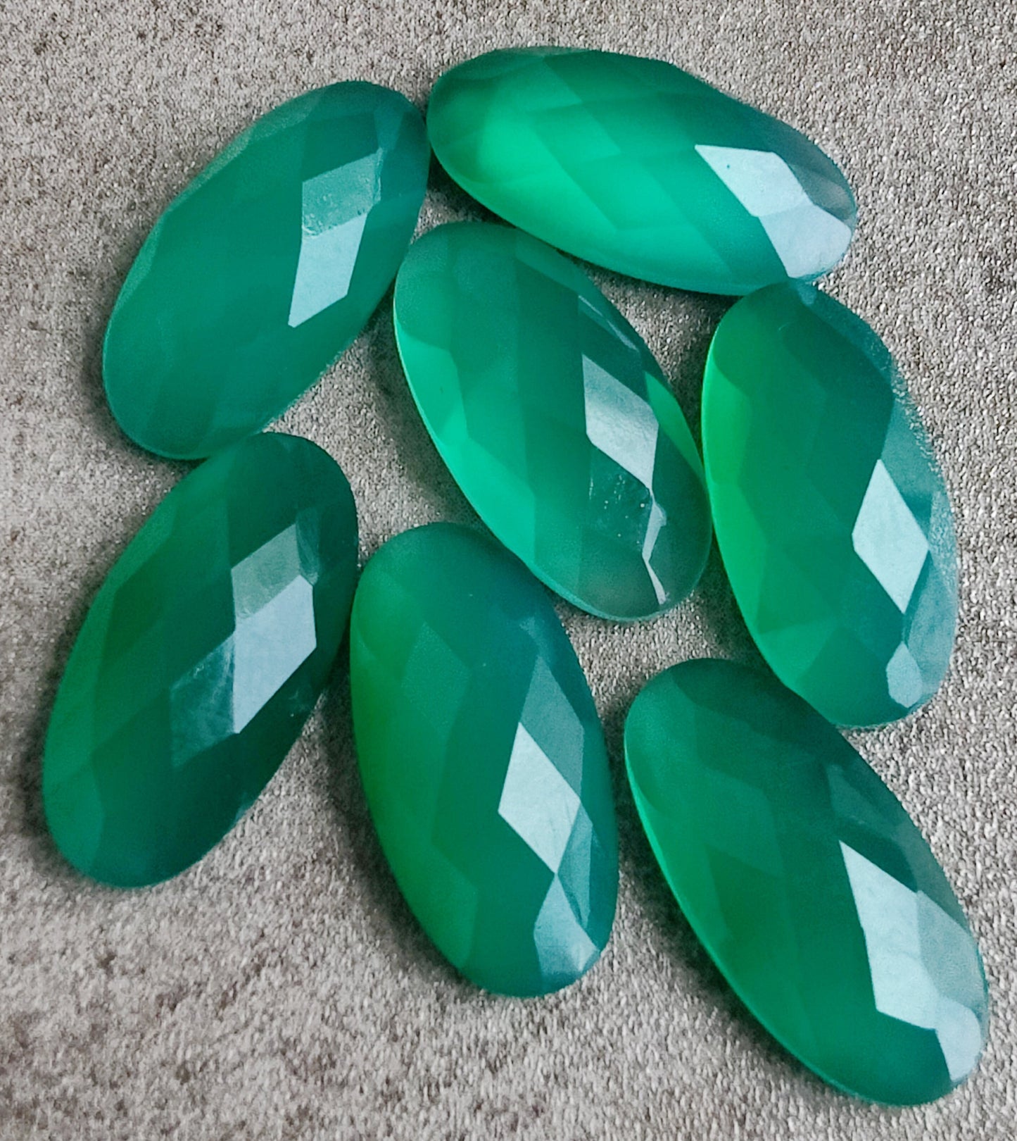 NATURAL GREEN ONYX CHECKER CUT FLAT BACK BIG OVAL SHAPE CALIBRATED GEMSTONES, ALL SIZES AVAILABLE