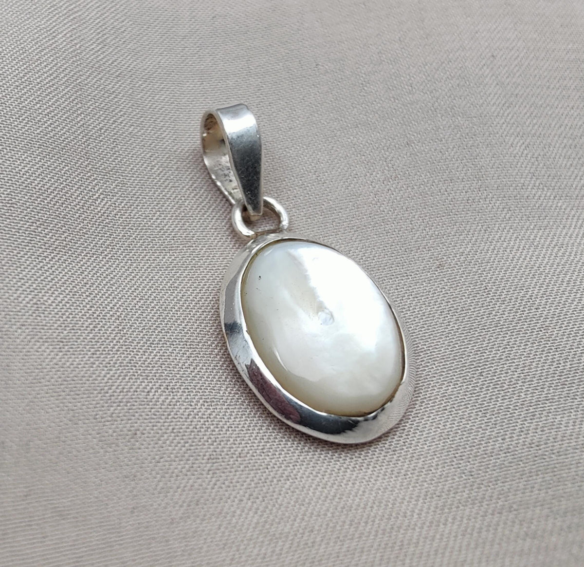 Mother of Pearl 925 Sterling Silver Pendant Oval Necklace, Calming Shell Jewelry