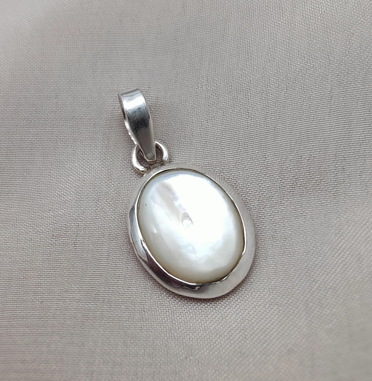 Mother of Pearl 925 Sterling Silver Pendant Oval Necklace, Calming Shell Jewelry
