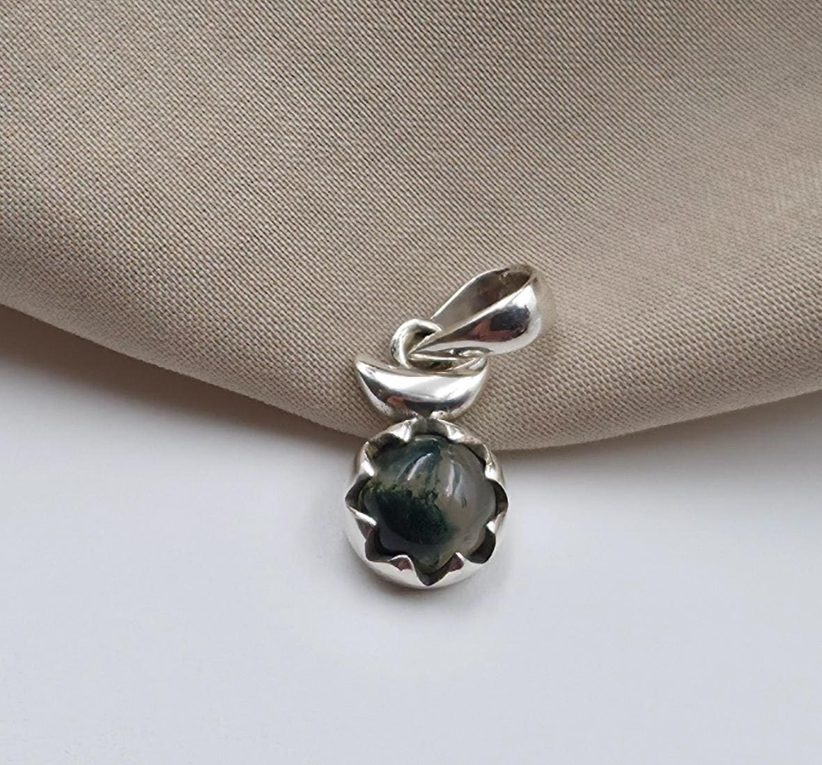 925 Sterling Silver Green Moss Agate Pendant Natural Round Cabochon Floral Gemstone Necklace Charm