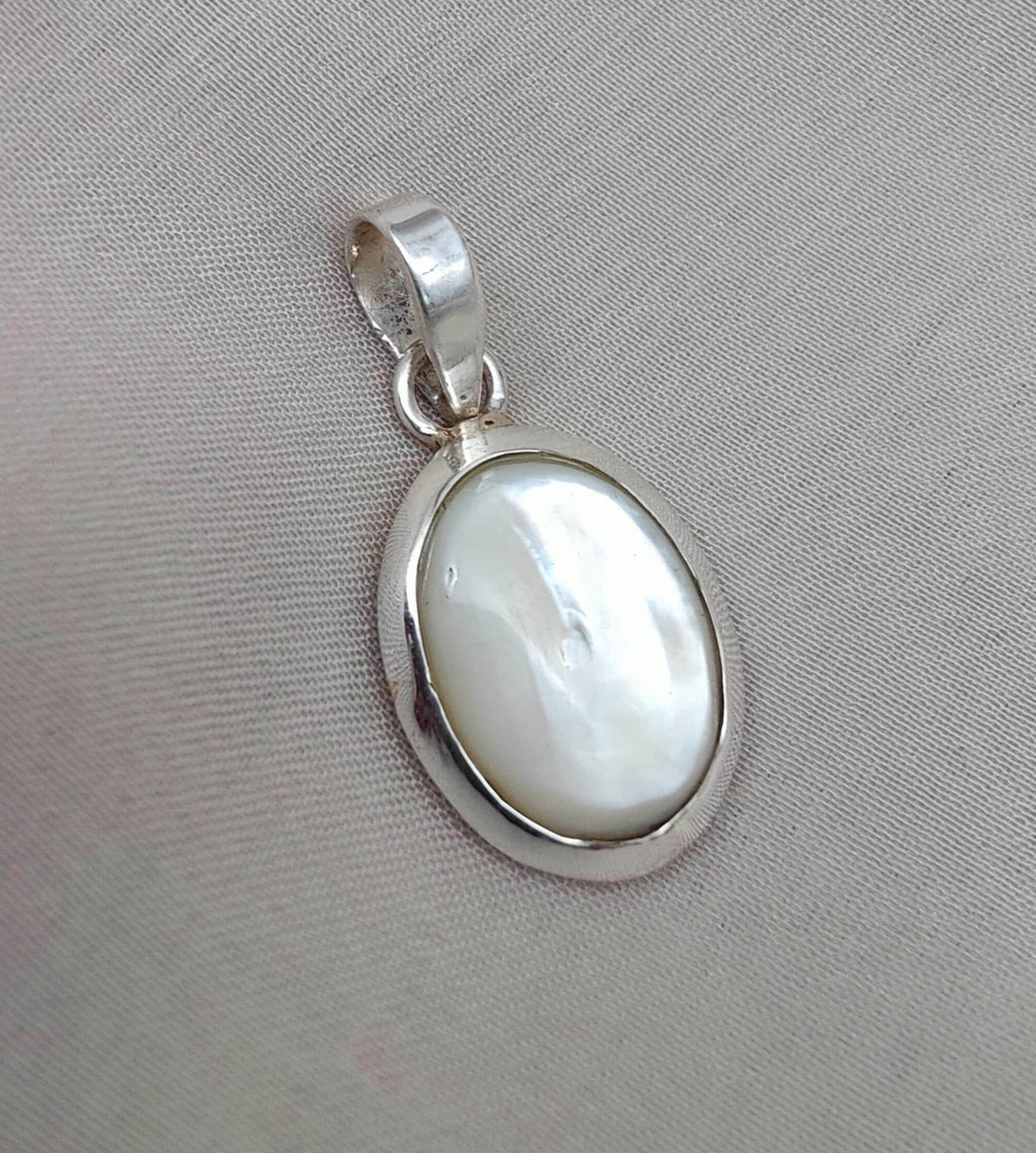 Mother of Pearl 925 Sterling Silver Pendant Oval Necklace, Calming Shell Jewelry